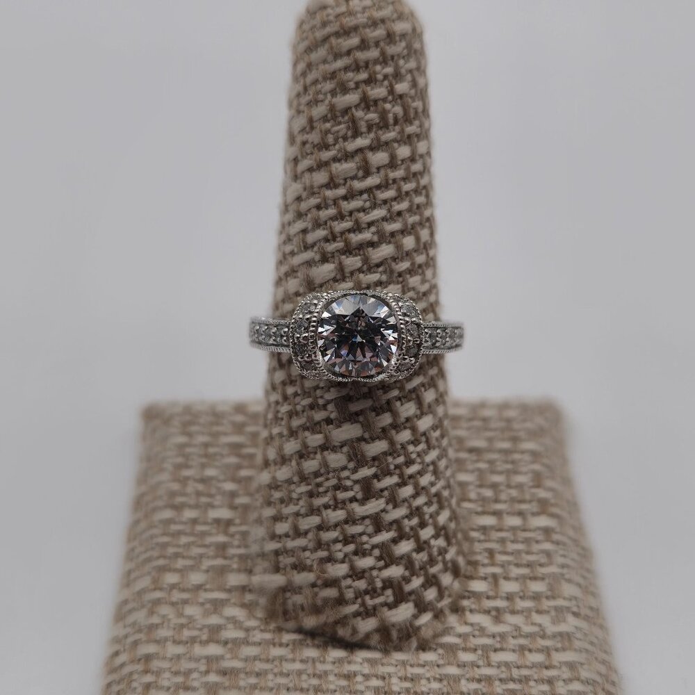Size 8 Sterling Silver Stunning Round Cubic Zirconia Ring A2509